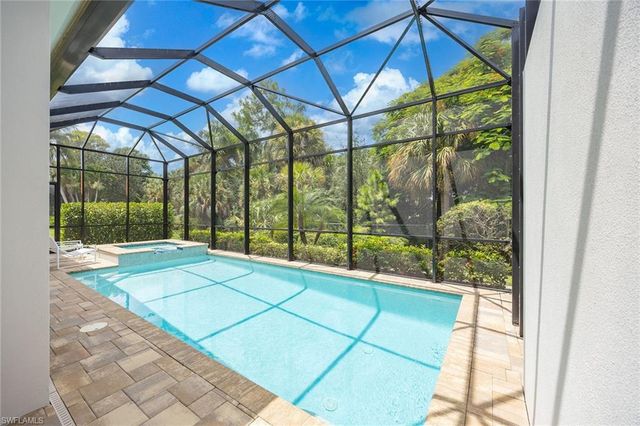 2935 Coco Lakes DR, Naples, FL 34105