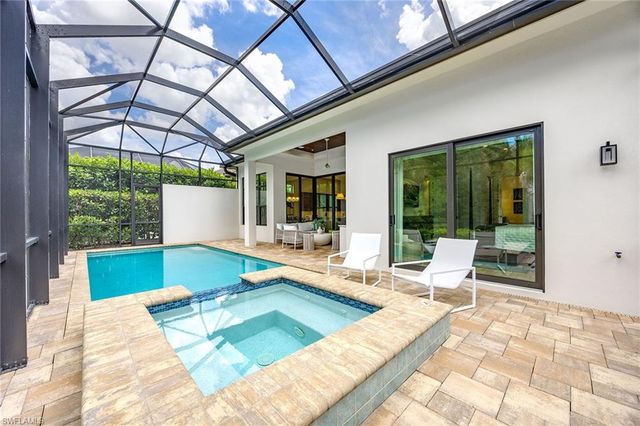 2935 Coco Lakes DR, Naples, FL 34105