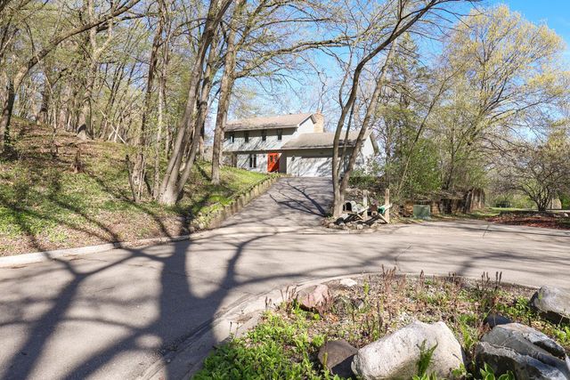 60 Oak Shore Drive, Burnsville, MN 55306