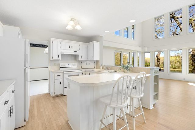 60 Oak Shore Drive, Burnsville, MN 55306