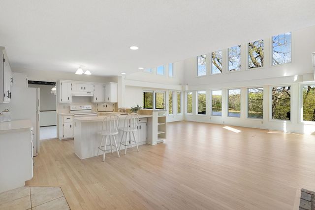 60 Oak Shore Drive, Burnsville, MN 55306
