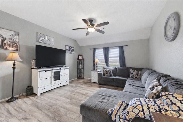 1221 General McCrae Drive, Prairie Grove, AR 72753