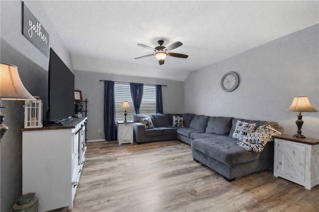 1221 General McCrae Drive, Prairie Grove, AR 72753