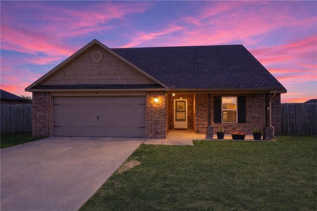 1221 General McCrae Drive, Prairie Grove, AR 72753