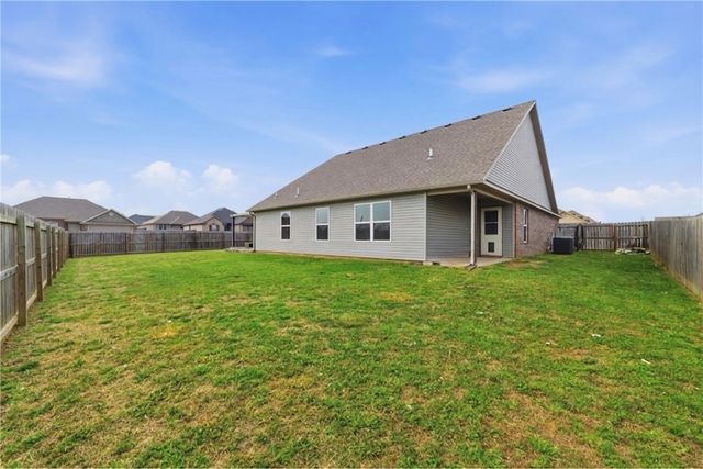 1221 General McCrae Drive, Prairie Grove, AR 72753