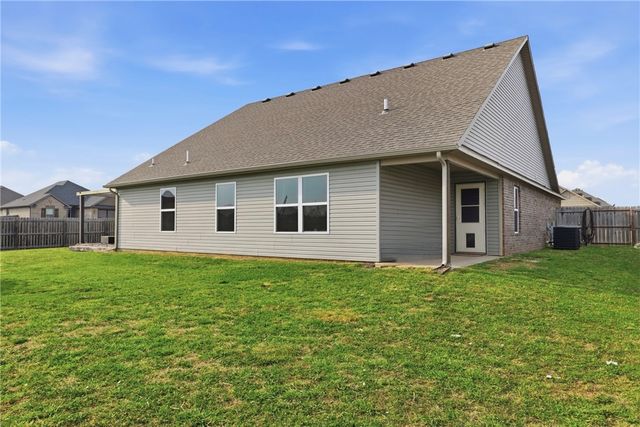 1221 General McCrae Drive, Prairie Grove, AR 72753