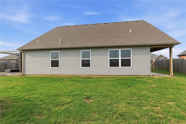 1221 General McCrae Drive, Prairie Grove, AR 72753