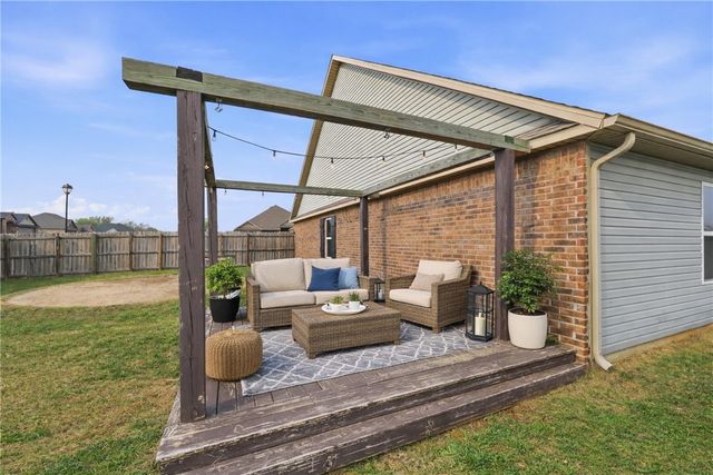 1221 General McCrae Drive, Prairie Grove, AR 72753