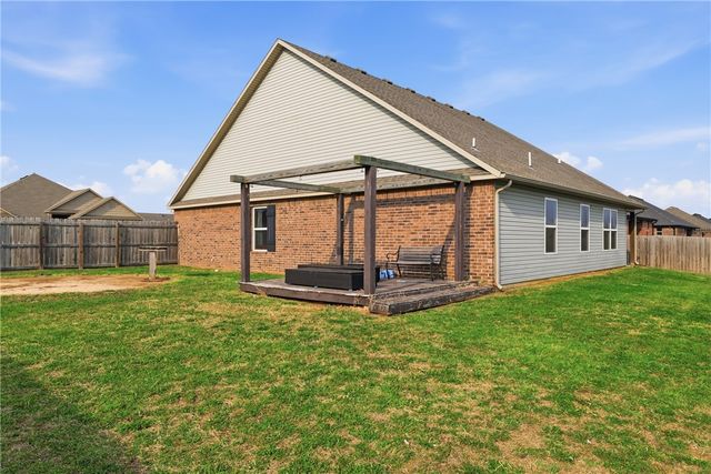 1221 General McCrae Drive, Prairie Grove, AR 72753