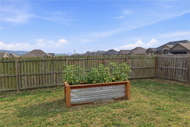 1221 General McCrae Drive, Prairie Grove, AR 72753