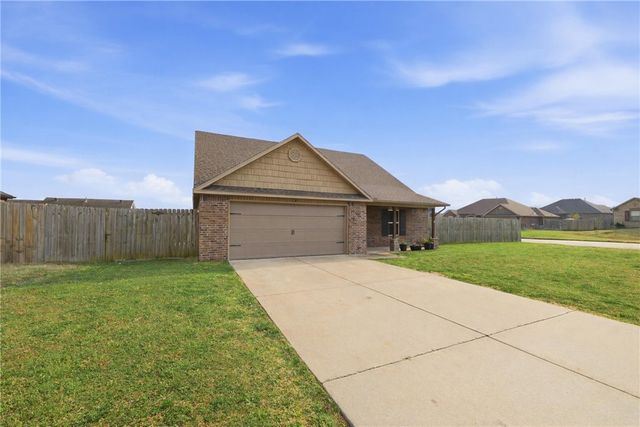 1221 General McCrae Drive, Prairie Grove, AR 72753