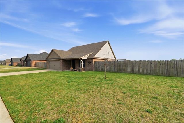 1221 General McCrae Drive, Prairie Grove, AR 72753