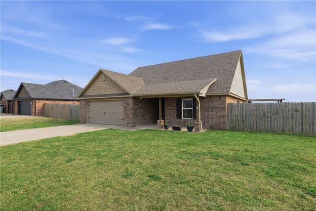 1221 General McCrae Drive, Prairie Grove, AR 72753