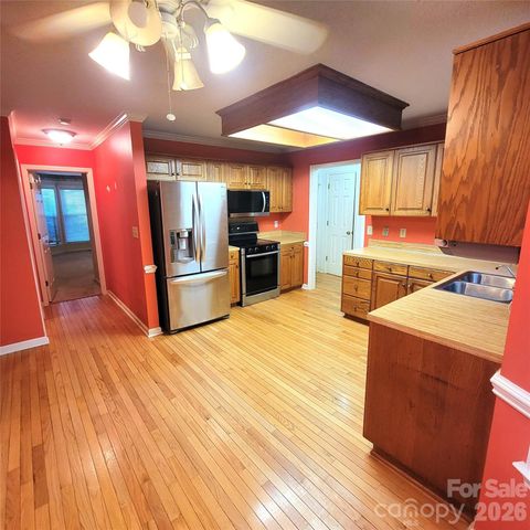 1009 Hunley Hill Court, Matthews, NC 28104