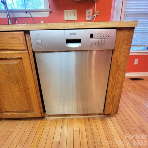 1009 Hunley Hill Court, Matthews, NC 28104