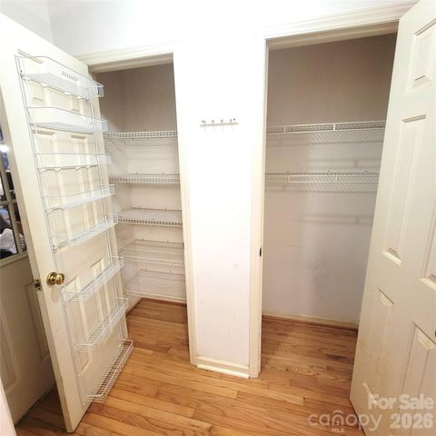 1009 Hunley Hill Court, Matthews, NC 28104