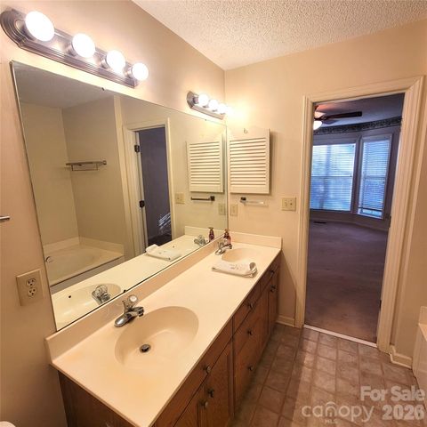 1009 Hunley Hill Court, Matthews, NC 28104