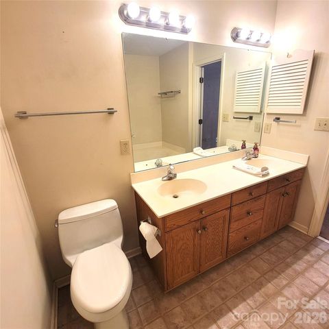 1009 Hunley Hill Court, Matthews, NC 28104