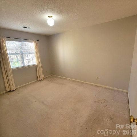 1009 Hunley Hill Court, Matthews, NC 28104