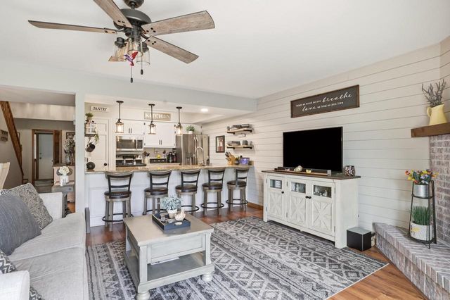 8306 S Tuckaway Shores DRIVE, Franklin, WI 53132
