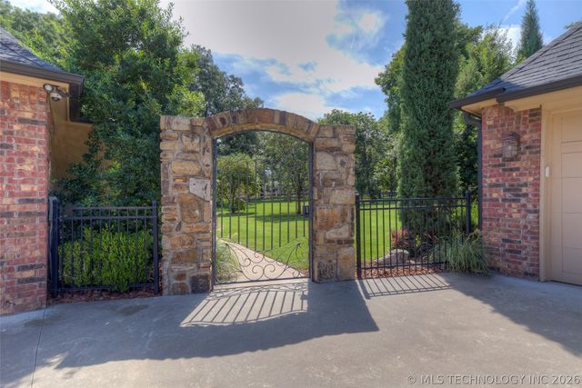 17940 E Red Hawk Road, Owasso, OK 74055