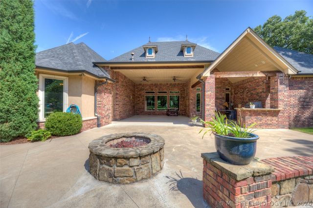 17940 E Red Hawk Road, Owasso, OK 74055