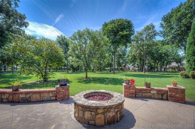 17940 E Red Hawk Road, Owasso, OK 74055