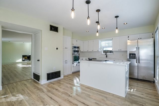 410 Carolyn Drive, Bedford, TX 76021