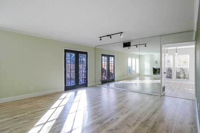 410 Carolyn Drive, Bedford, TX 76021