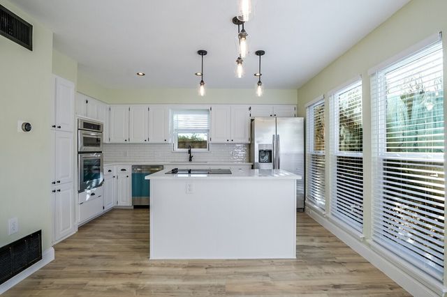 410 Carolyn Drive, Bedford, TX 76021