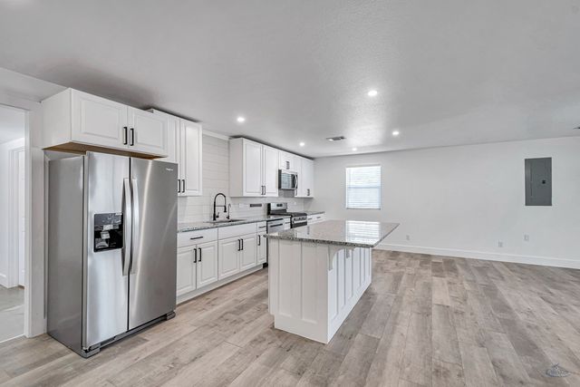 1607 Butternut Ln, Midland, TX 79705