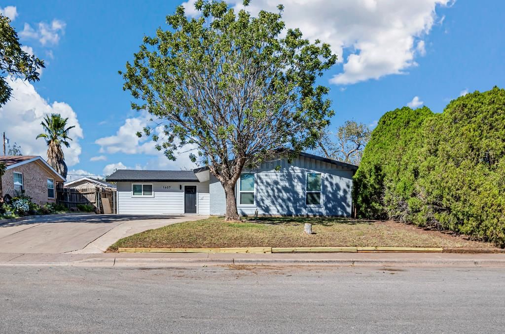 1607 Butternut Ln, Midland, TX 79705