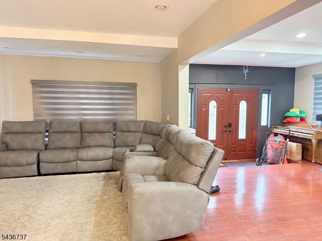 620 Park Ave, Elizabeth City, NJ 07208