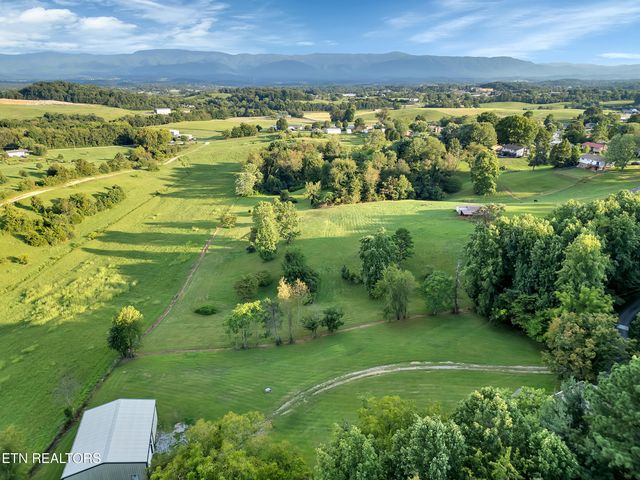 365 Plainview Heights Circle, Greeneville, TN 37745