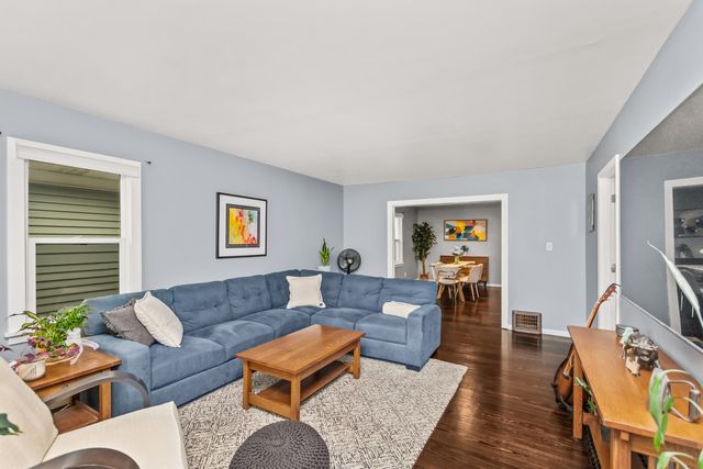 130 W Burlington Avenue, Westmont, IL 60559