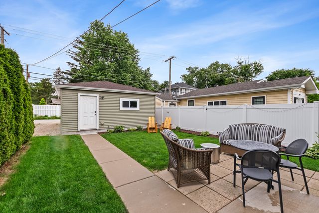 130 W Burlington Avenue, Westmont, IL 60559