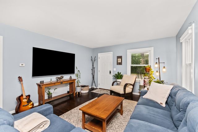 130 W Burlington Avenue, Westmont, IL 60559