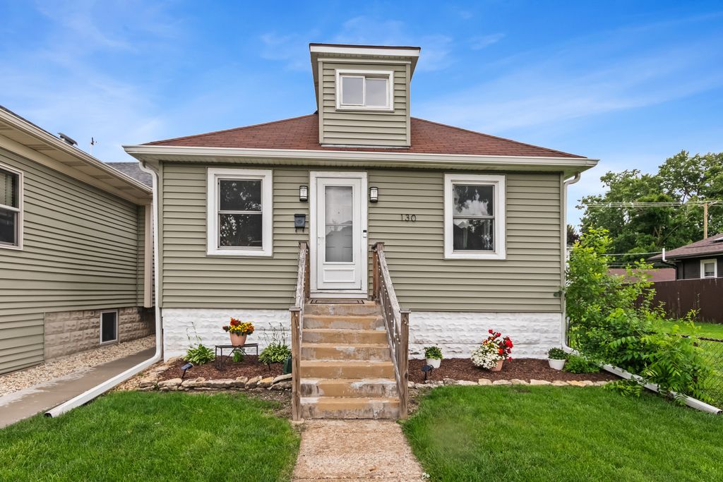 130 W Burlington Avenue, Westmont, IL 60559