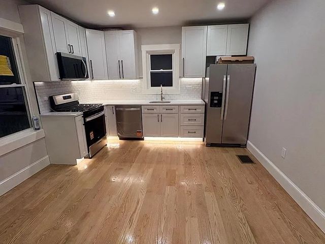 28 Houghton St 1, Lowell, MA 01851
