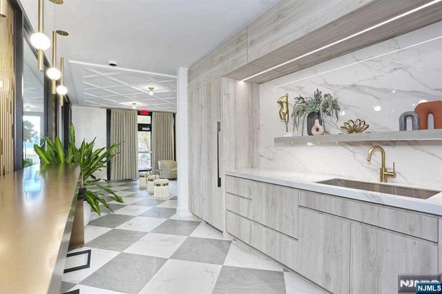 7400 River Road 228, North Bergen, NJ 07047