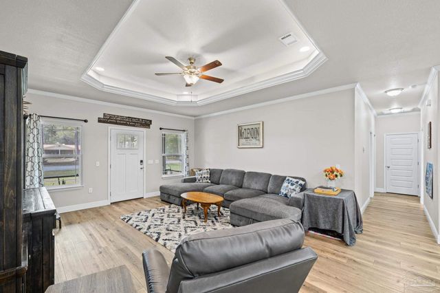 922 E Edney Ave, Crestview, FL 32539