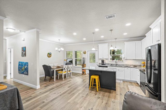 922 E Edney Ave, Crestview, FL 32539