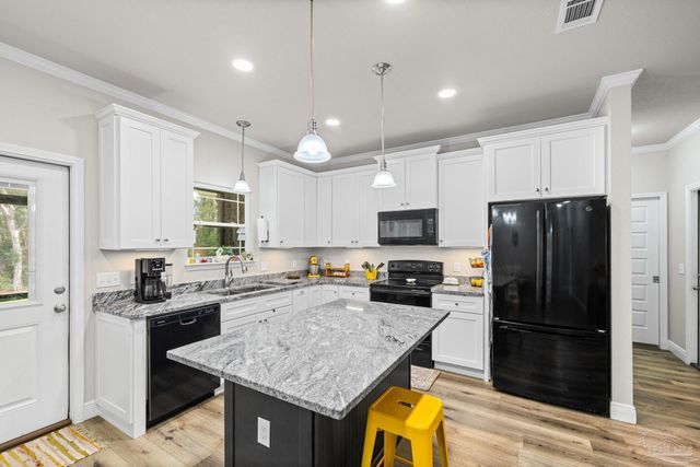 922 E Edney Ave, Crestview, FL 32539