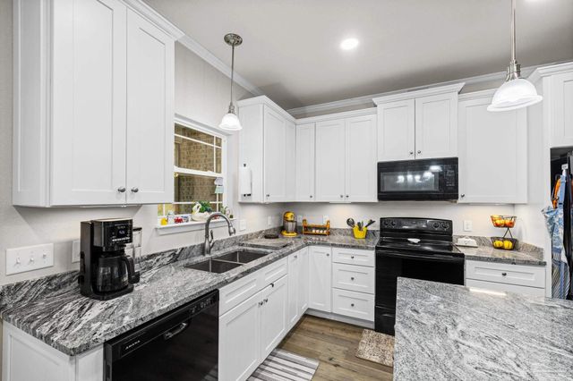 922 E Edney Ave, Crestview, FL 32539