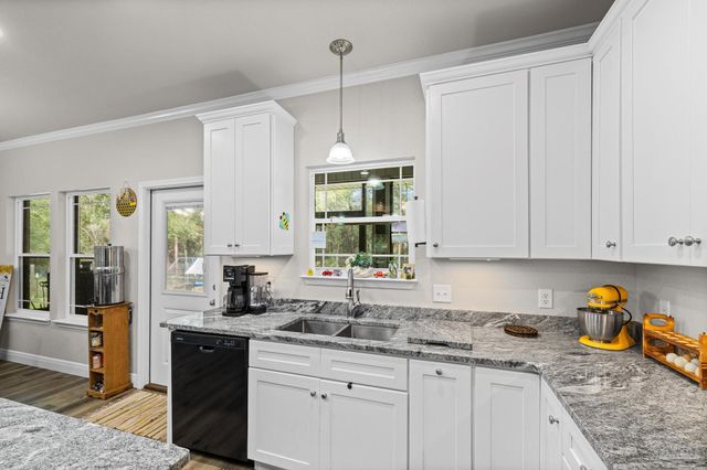 922 E Edney Ave, Crestview, FL 32539