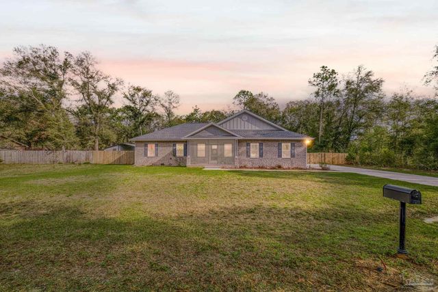 922 E Edney Ave, Crestview, FL 32539