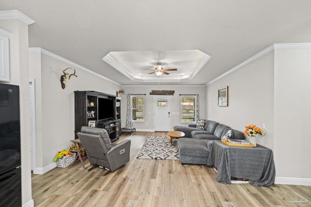 922 E Edney Ave, Crestview, FL 32539