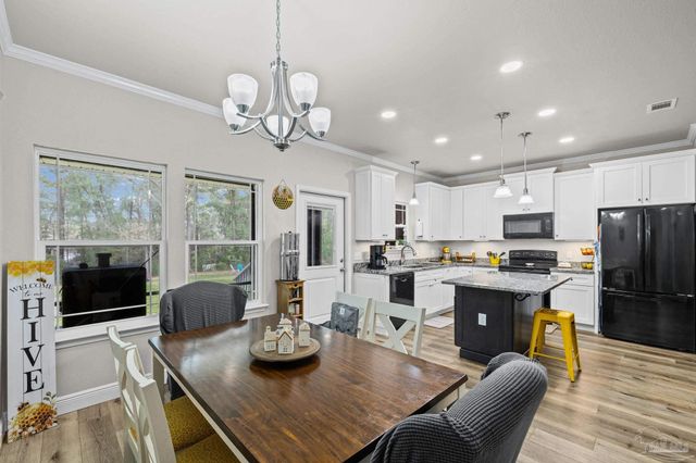 922 E Edney Ave, Crestview, FL 32539