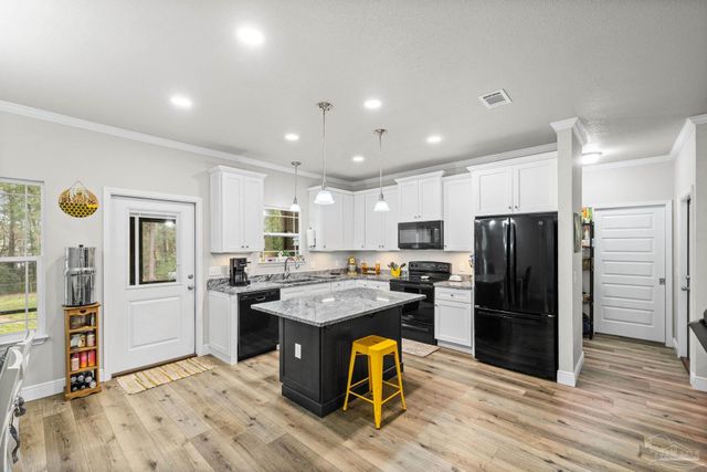 922 E Edney Ave, Crestview, FL 32539