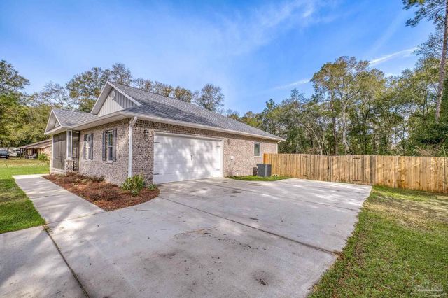 922 E Edney Ave, Crestview, FL 32539